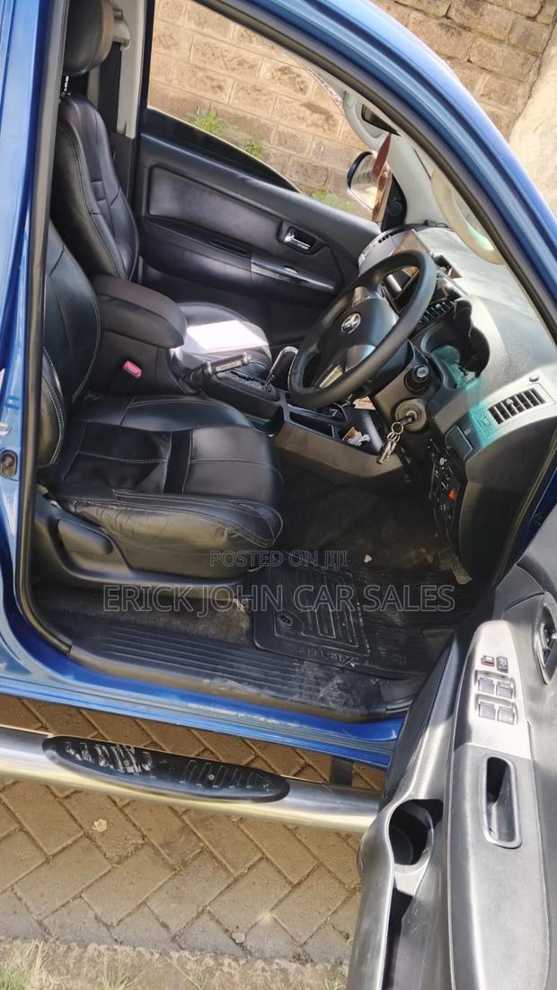 Toyota Hilux 2014 Blue