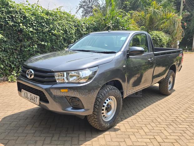 Toyota Hilux 2022 Gray