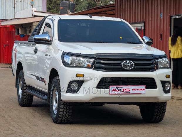 Toyota Hilux 2020 White