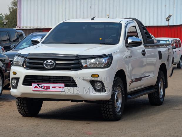 Toyota Hilux 2020 White