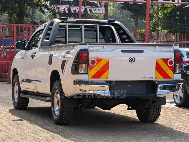 Toyota Hilux 2020 White
