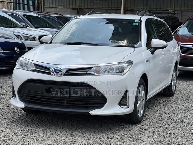 Toyota Corolla Fielder 1.5 Hybrid FWD 2019 White
