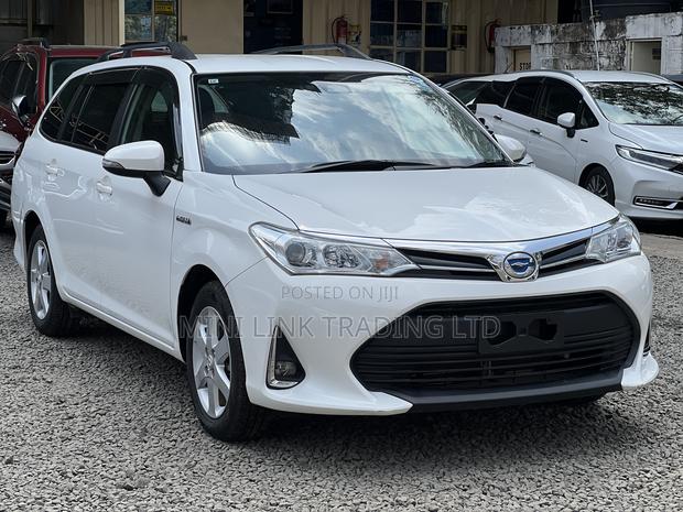Toyota Corolla Fielder 1.5 Hybrid FWD 2019 White