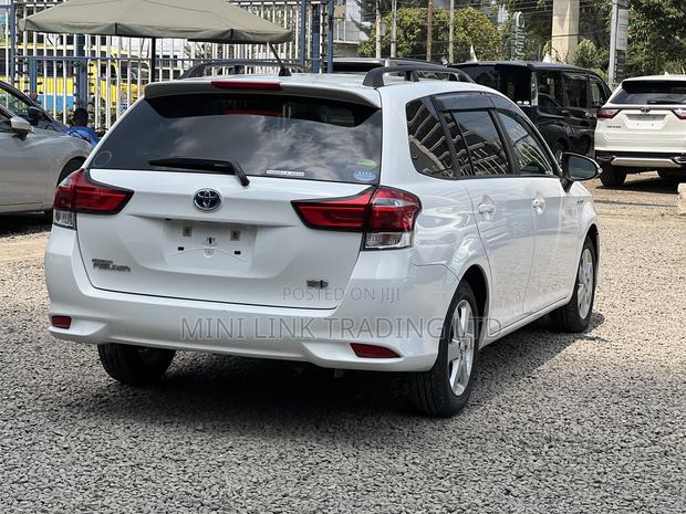 Toyota Corolla Fielder 1.5 Hybrid FWD 2019 White