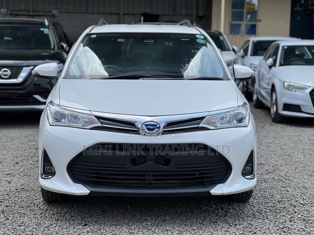Toyota Corolla Fielder 1.5 Hybrid FWD 2019 White