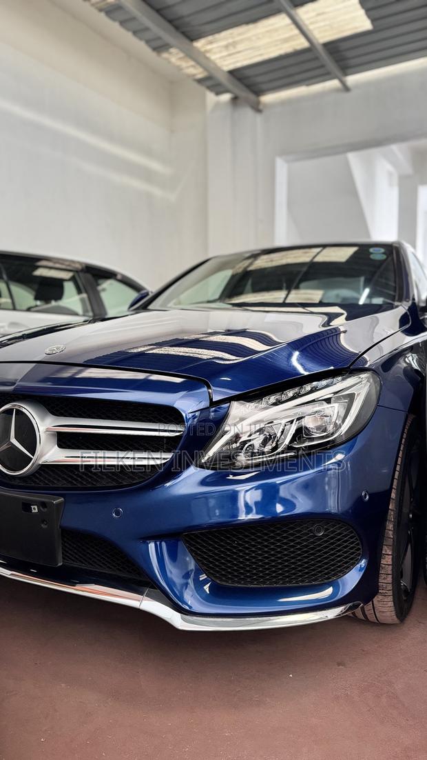 Mercedes-Benz C200 2019 Blue