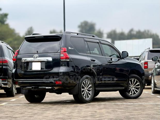 Toyota Land Cruiser Prado 2.8 2018 Black