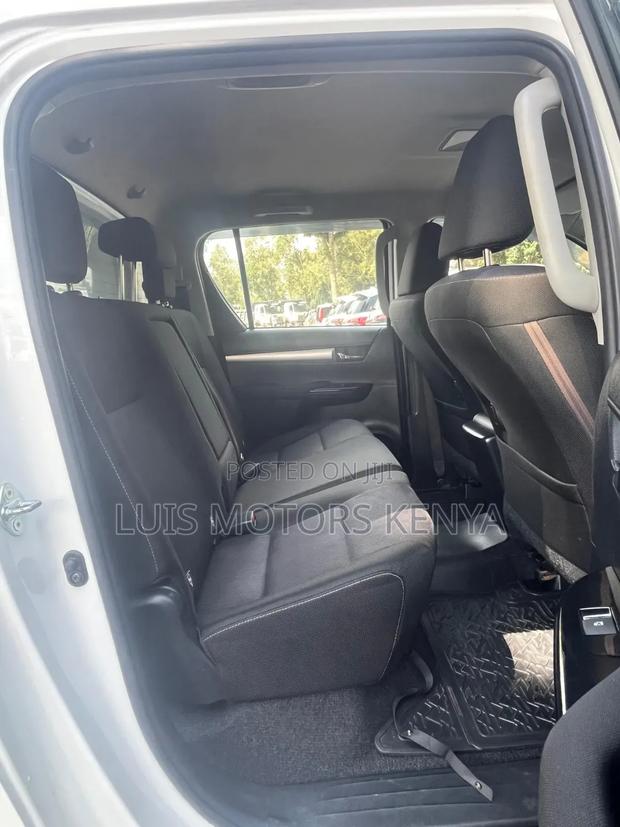 Toyota Hilux 2019 White
