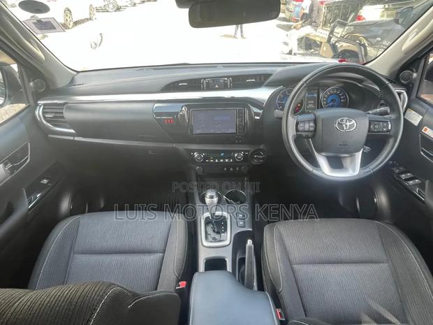 Toyota Hilux 2019 White
