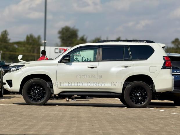 Toyota Land Cruiser Prado 2.8 2022 White