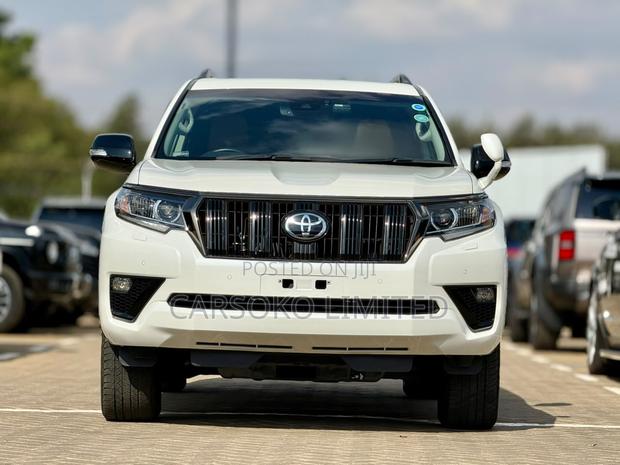 Toyota Land Cruiser Prado 2.8 2022 White