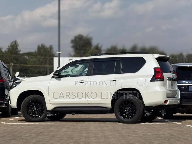 Toyota Land Cruiser Prado 2.8 2022 White