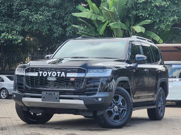 Toyota Land Cruiser LC300 2022 Black
