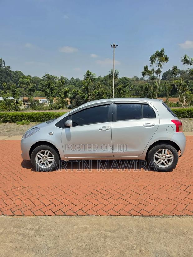 Toyota Vitz 2006 Silver