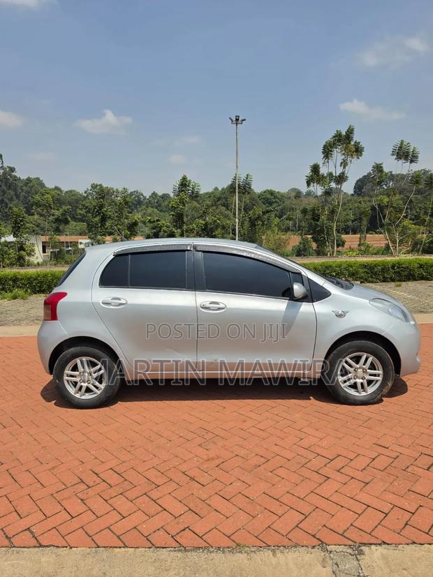 Toyota Vitz 2006 Silver