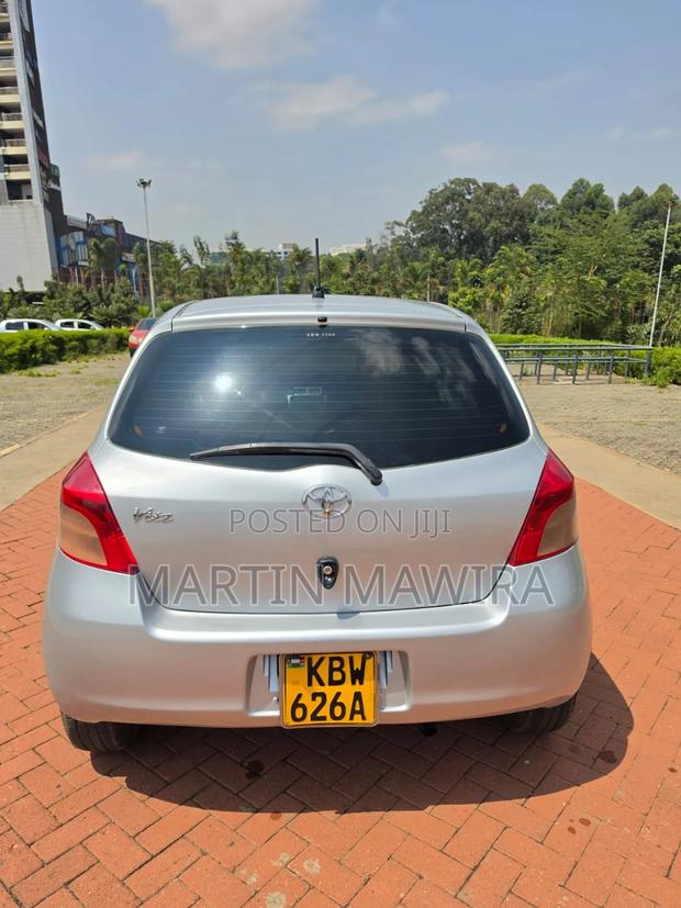 Toyota Vitz 2006 Silver