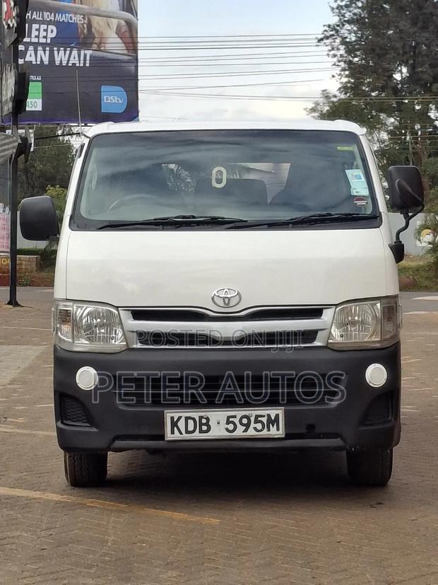 Toyota Grand HiAce 2002 White