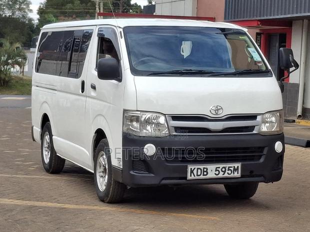 Toyota Grand HiAce 2002 White