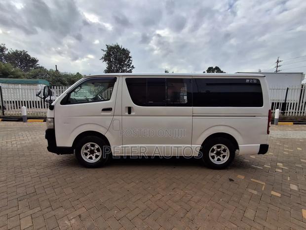 Toyota Grand HiAce 2002 White