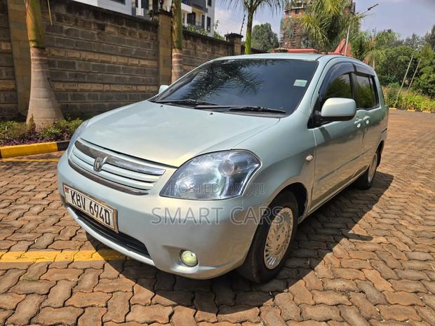 Toyota Raum 2006 Blue