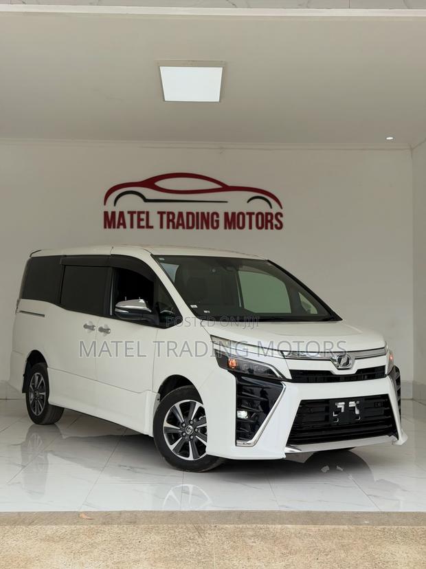 Toyota Voxy ZS Kirameki II 2WD 7-Seater 2018 White