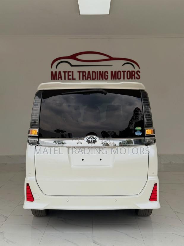 Toyota Voxy ZS Kirameki II 2WD 7-Seater 2018 White
