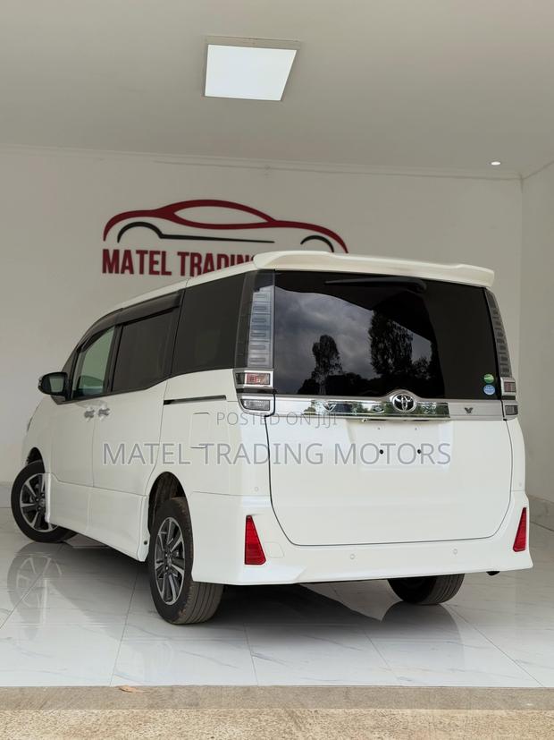 Toyota Voxy ZS Kirameki II 2WD 7-Seater 2018 White