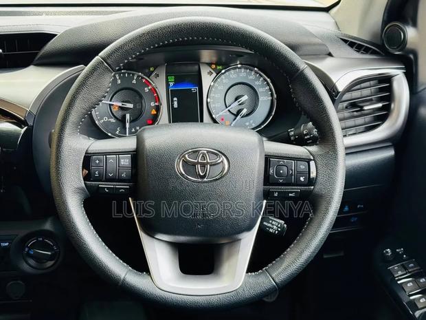 Toyota Hilux 2020 Beige