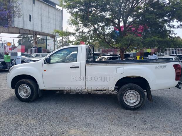 Isuzu D-MAX 2022 White