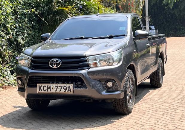 Toyota Hilux 2017 Gray