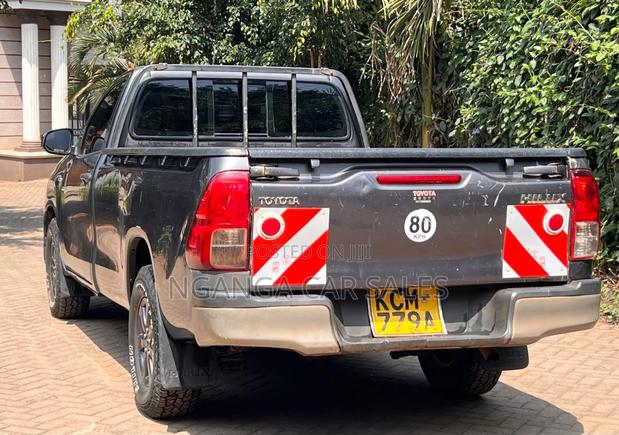Toyota Hilux 2017 Gray