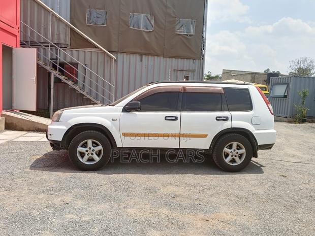 Nissan X-Trail 2000 White