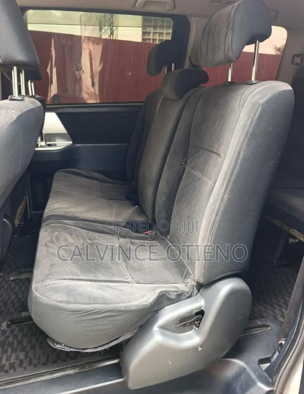 Toyota Noah 2012 Silver