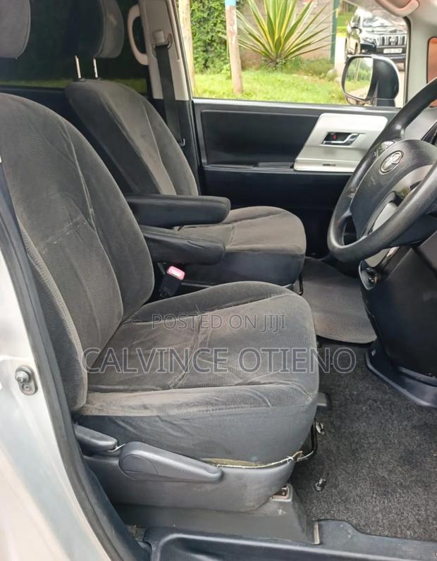Toyota Noah 2012 Silver