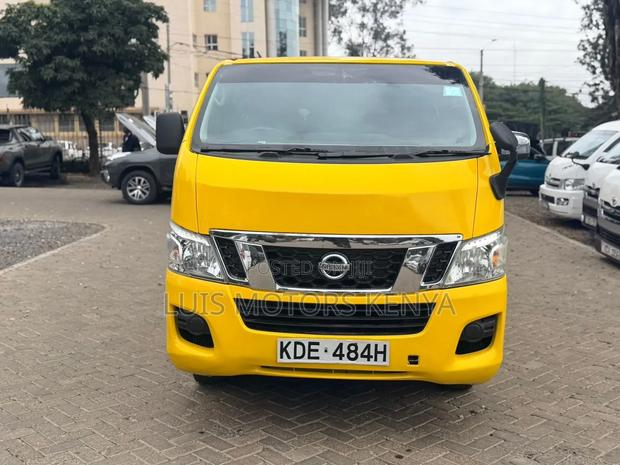 Nissan Caravan 2013 Yellow