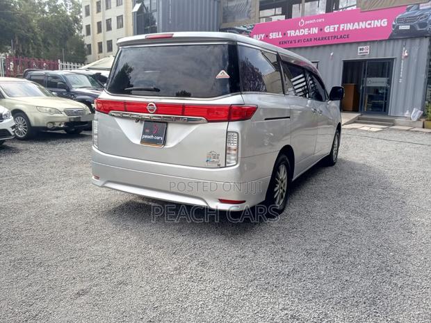 Nissan Elgrand 2011 Silver