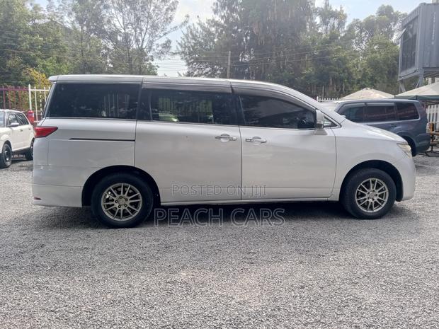 Nissan Elgrand 2011 Silver