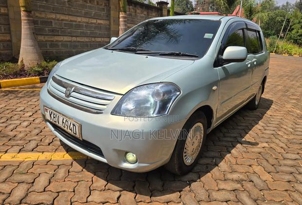 Toyota Raum 2006 Blue