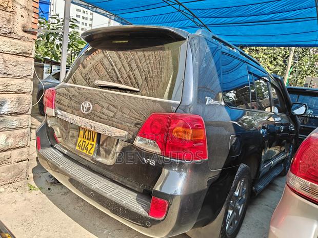 Toyota Land Cruiser 2012 Black