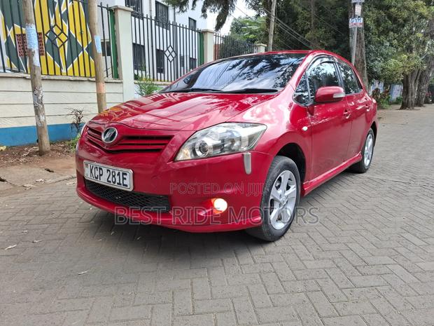 Toyota Auris 2011 Red