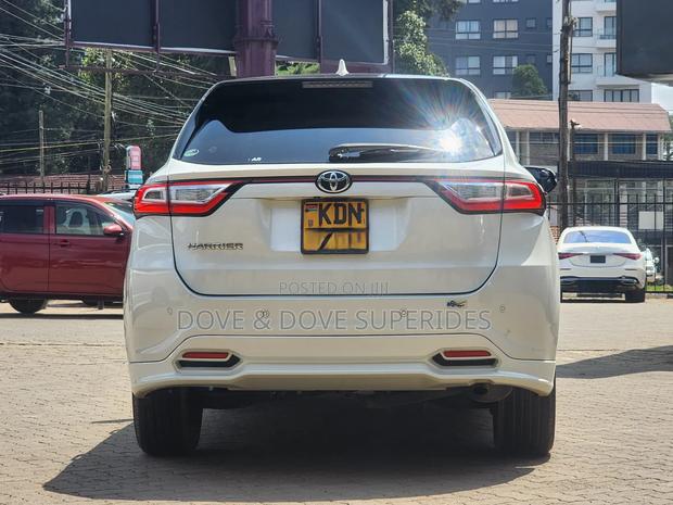 Toyota Harrier 2.0 4WD 2017 White