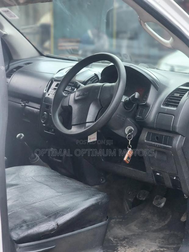 Isuzu D-MAX 2017 White