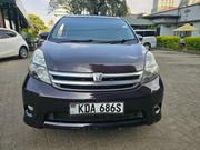 Toyota ISIS 2014 Orange for sale