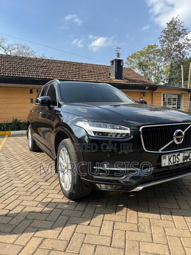 Volvo XC90 T5 Momentum 5P AWD 2018 Black
