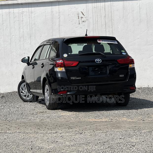 Toyota Corolla Fielder 1.5 Hybrid FWD 2020 Black