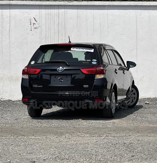 Toyota Corolla Fielder 1.5 Hybrid FWD 2020 Black