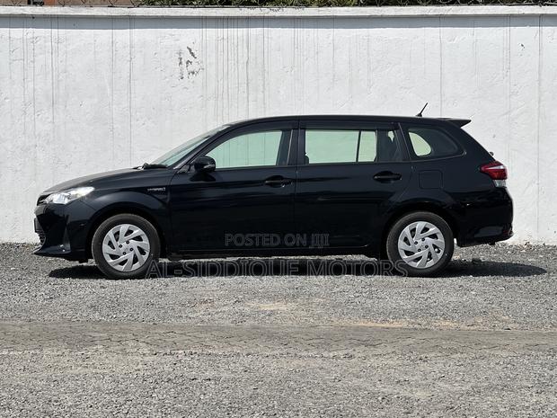 Toyota Corolla Fielder 1.5 Hybrid FWD 2020 Black