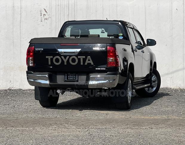 Toyota Hilux Revo Double Cab Deisel 2.4 AWD 2018 Black