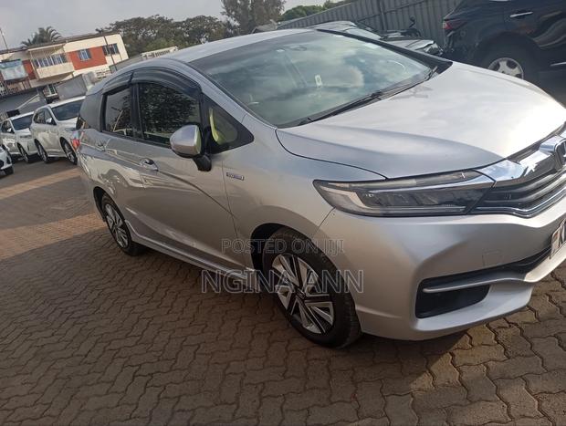 Honda Fit Shuttle 2015 Silver