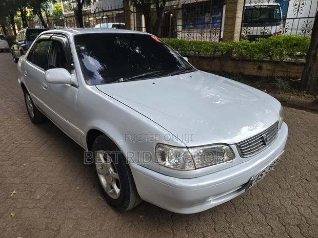 Toyota Corolla Sedan Automatic 1998 White